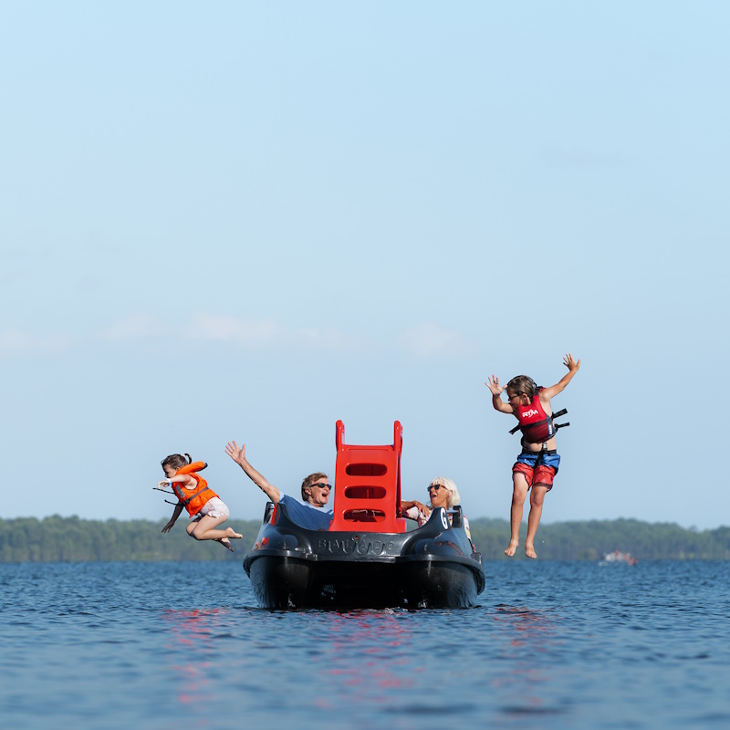 location pédalo en famille au lac de Lacanau